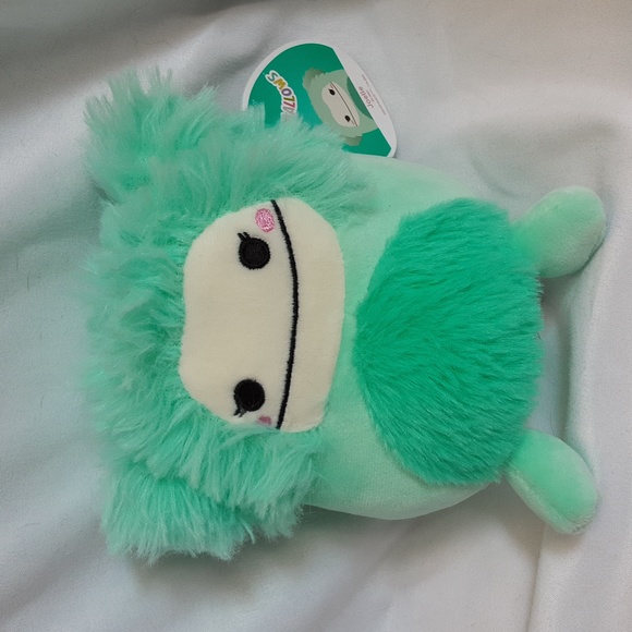 5" Squishmallows - Joelle the Yeti, NWT - Picture 1 of 4